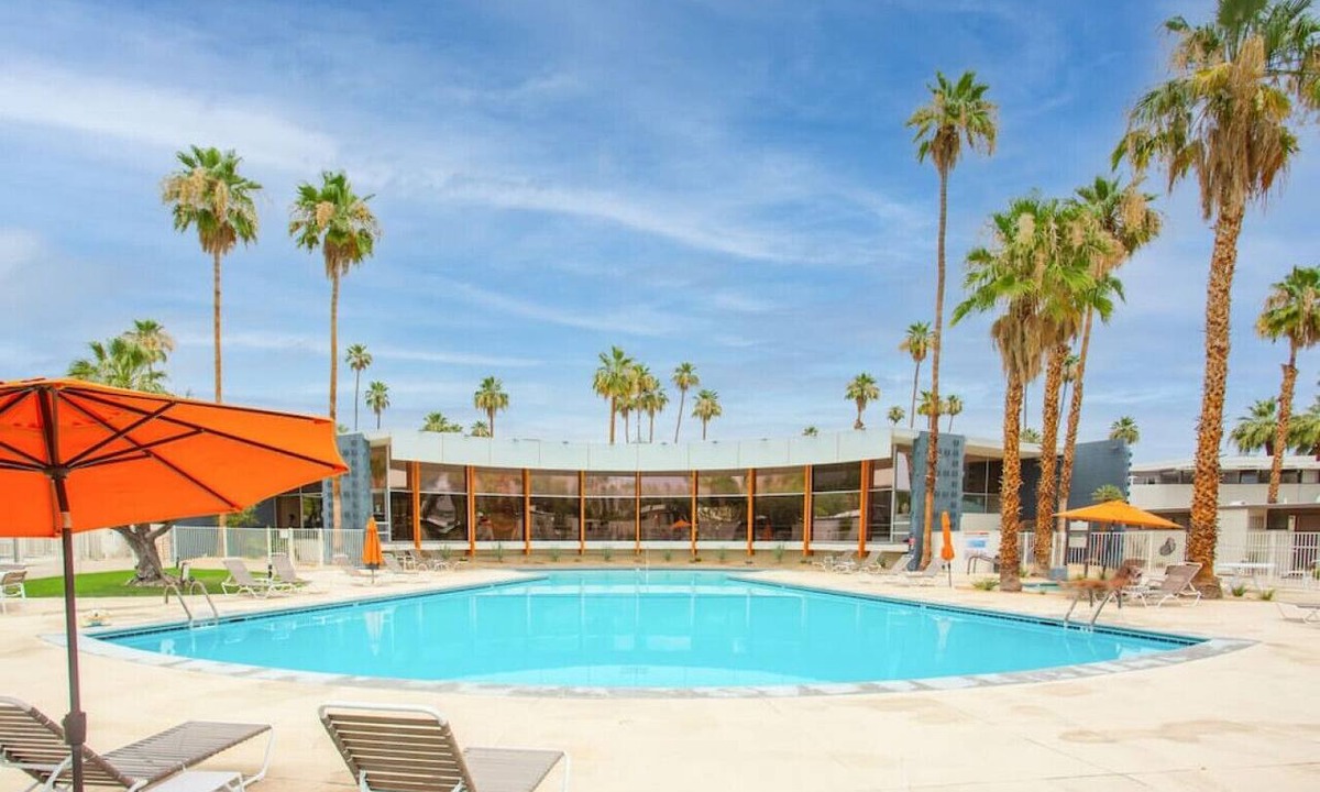 Twin Palms Condo | Jewel Box Mid-Century Bungalow at Ocotillo Lodge