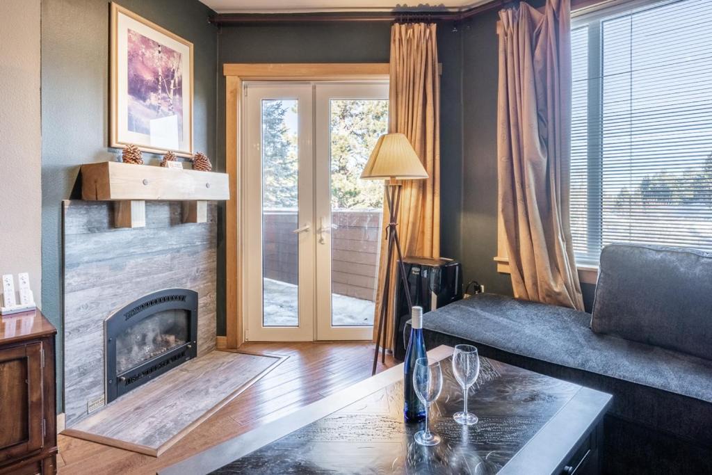 Mammoth Lakes Apartment | Juniper Springs 233