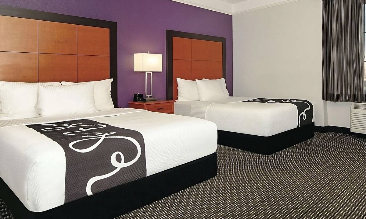 Guasti Hotel | Just What You Were Looking For! Spacious unit to Enjoy! Free Parking & Pool