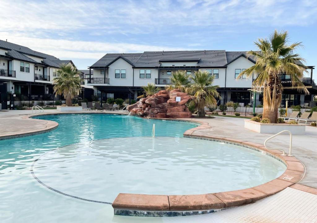 Santa Clara House | Kantada in the Sun - Poolside Retreat