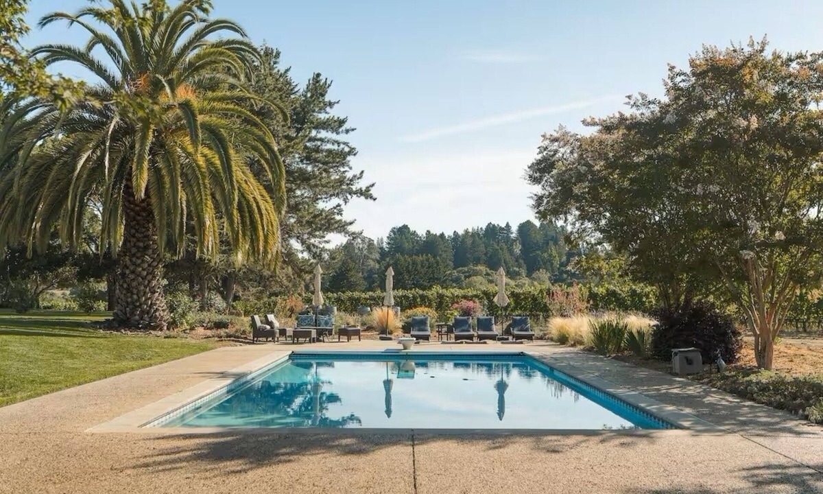 Freestone House | KANZLER Vineyard House with Hot Tub & Pool