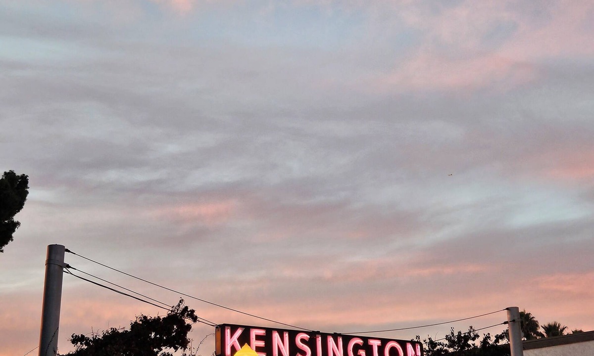 Kensington Apartment | Kensington Apartment with Mountain View