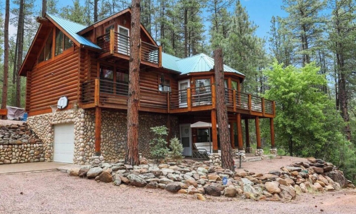 Payson Cabin | Kids’ Dream Cabin - Zip Line + Creek + Hot Tub + Room to Play