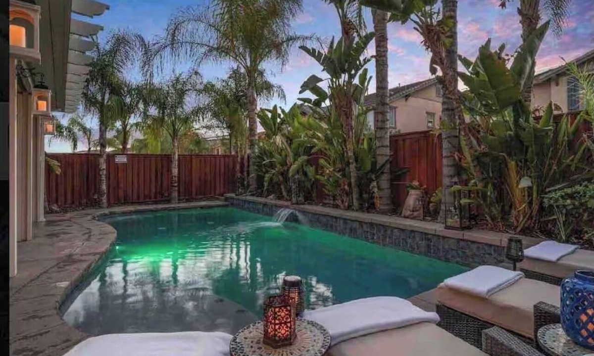 Lake Elsinore House | Kimberly's 6 Bedroom Château Salt Pool & Spa Large Palm Estate