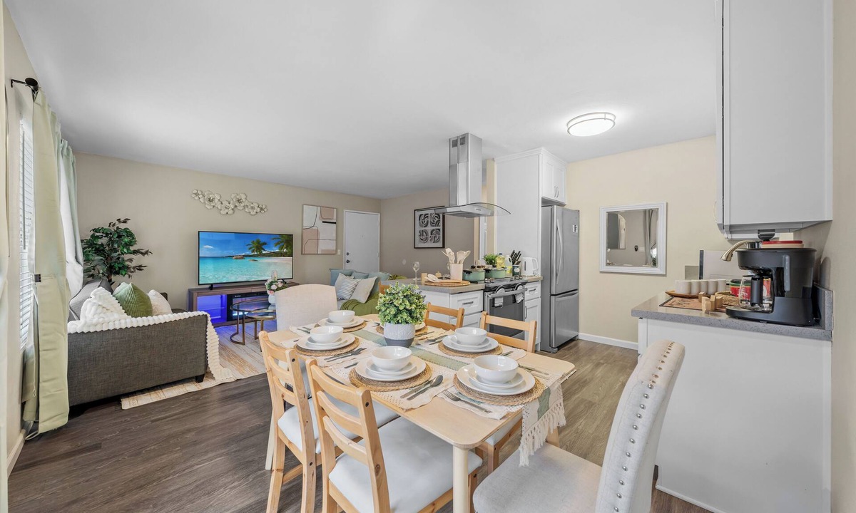 Mira Mesa Condo | King Bed, Pool, Hot Tub, 2 Parking, 2BR/1Bth in Mira Mesa