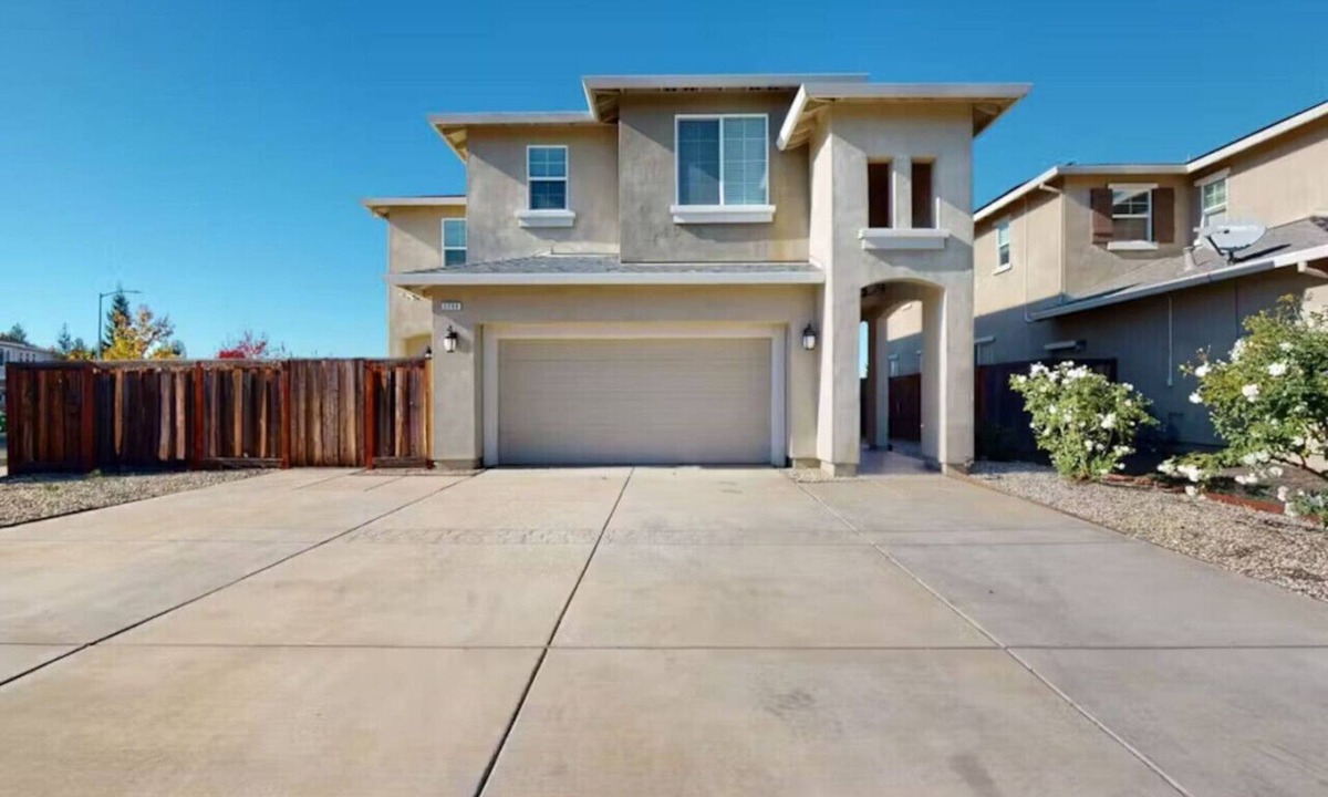 Chico House | King Beds Castle | Air Hockey | Room TVs | Firepit