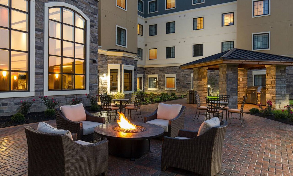Folsom Apartment | King Studio Suite w/Full Kitchen, Folsom