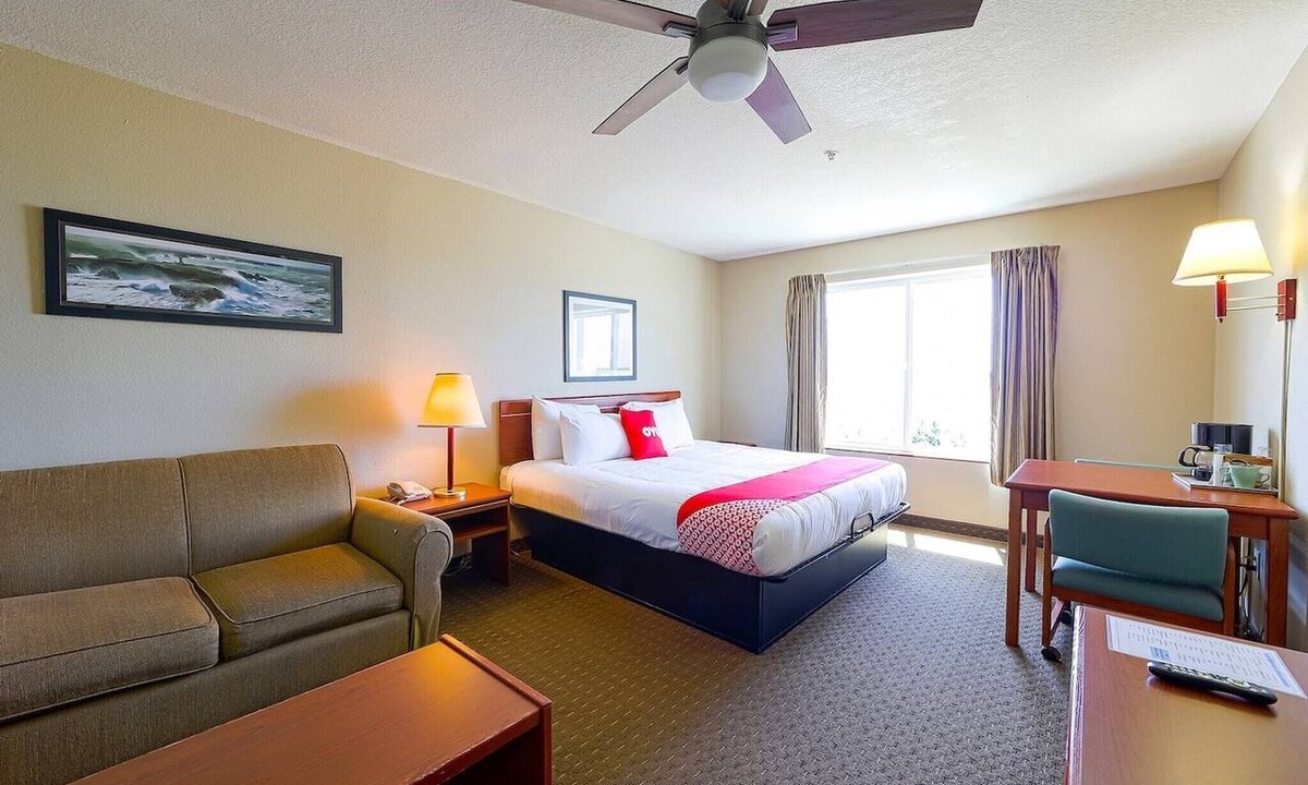 Lincoln City Apartment | King Suite with Balcony - Ocean View