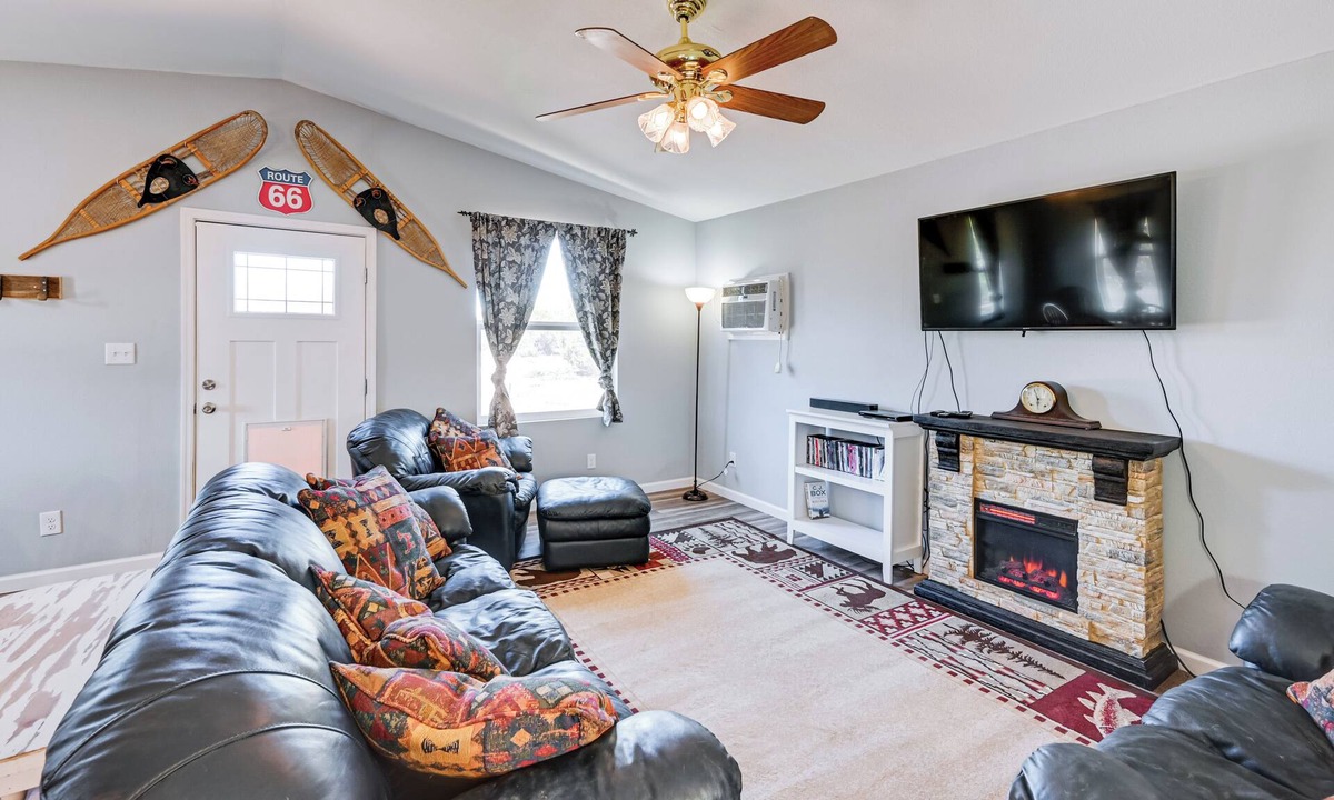Kingman Cottage | Kingman Vacation Rental w/Private Yard & Fire Pit