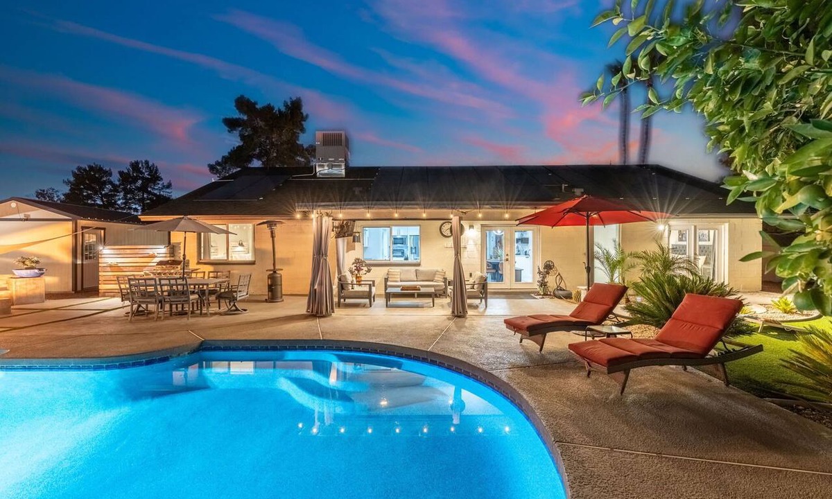 Summit Ridge House | "Kings" Modern Retreat | Heated Pool & Fire Pit
