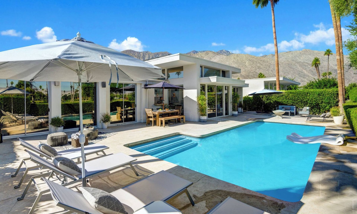 Indian Canyon House | Kings Point Retreat - Palm Springs Paradise on Indian Canyons Golf Course