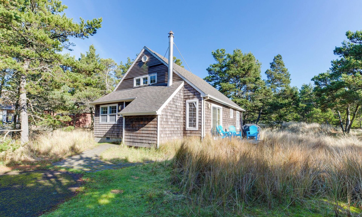 Kiwanda Shores House | Kiwanda Cabana - near beach, cute house! Dog OK.