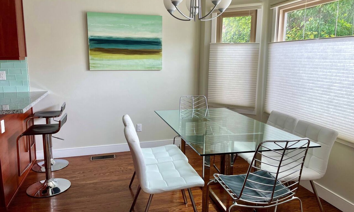 Beach Barber Tract Condo | La Jolla Beach and Village - Contemporary and Bright
