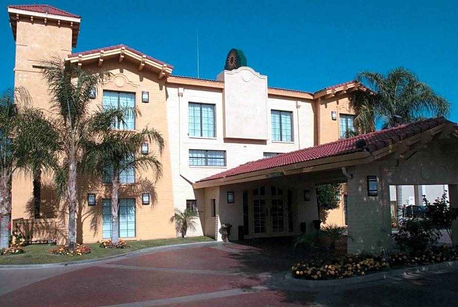 Bakersfield Hotel | La Quinta Inn by Wyndham Bakersfield South