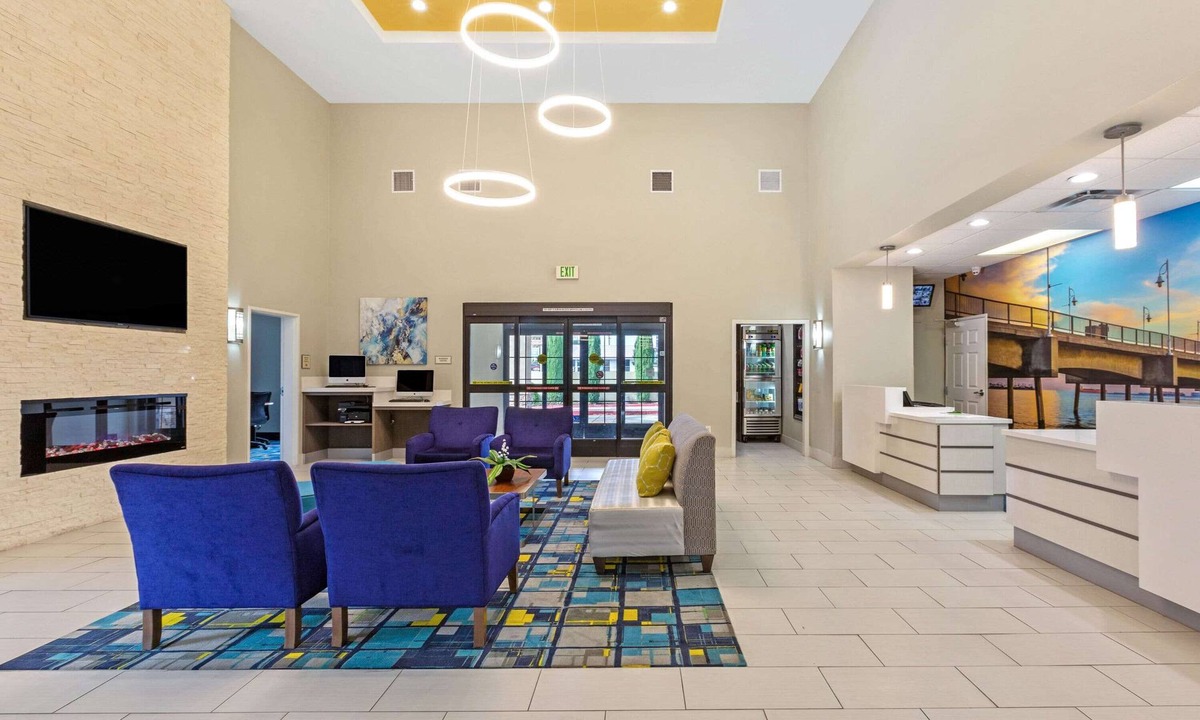 Harbor Hotel | La Quinta Inn & Suites by Wyndham NE Long Beach/Cypress