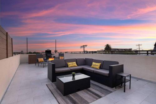 Historic Filipinotown House | LA Rooftop Paradise 2