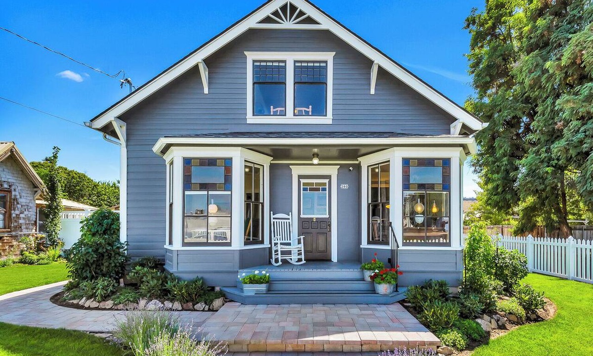 Prineville House | LaFollette - Restored Queen Anne cottage with vintage charm and modern amenities
