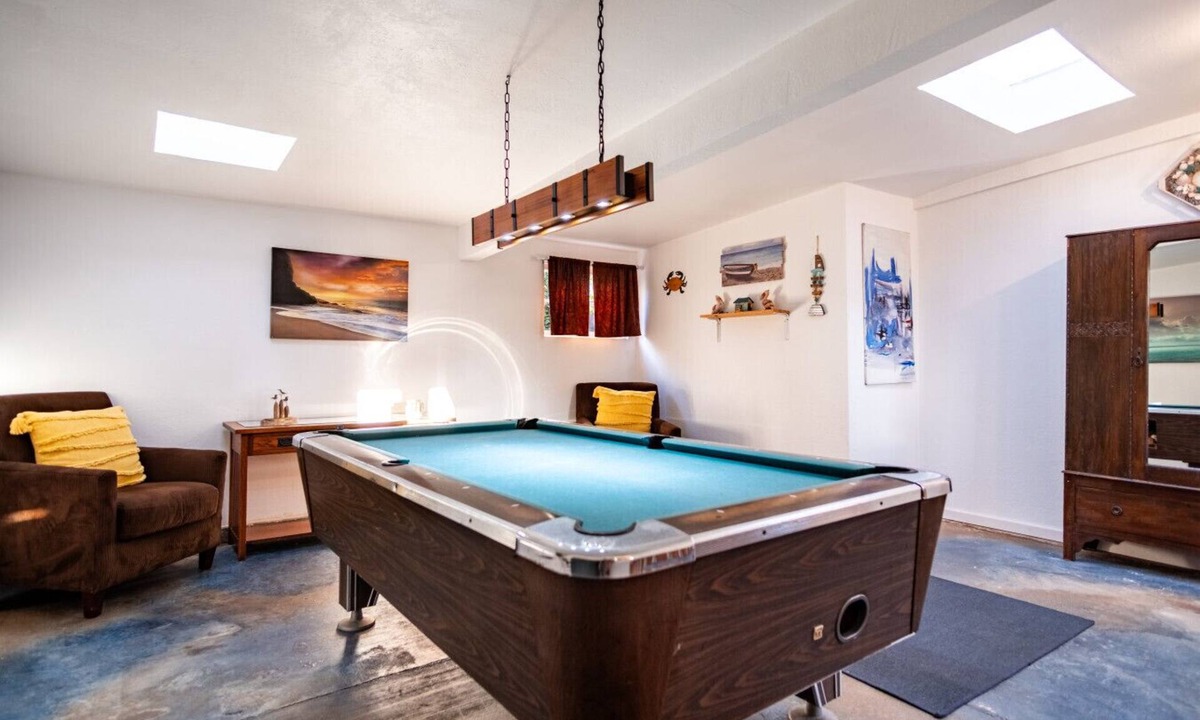 Crown Point Cottage | Laid-Back Vintage Beach Cottage Escape + Large Patio + Close to water