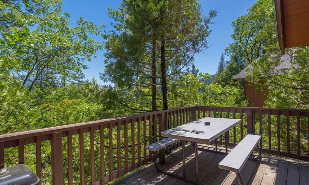 Bass Lake Hotel | Lake Chalet w/Breakfast (Select Stays), Allows Pets & Access to Lakeview Pool