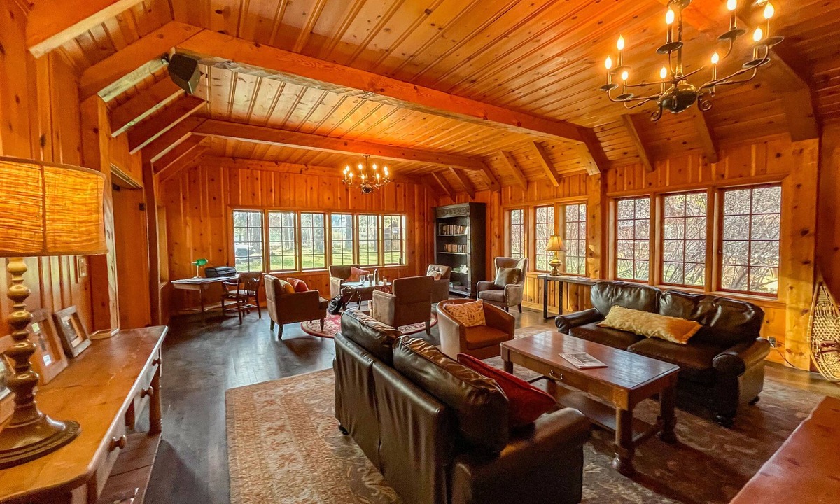 Camp Sherman Cabin | Lake Creek Lodge
