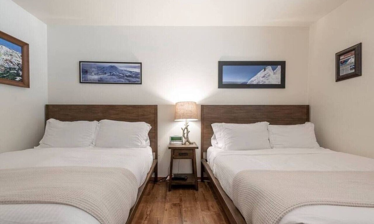 Tahoe Woods Apartment | Lake Escape Room: Min to Lake/Pool/HotTub/Sauna