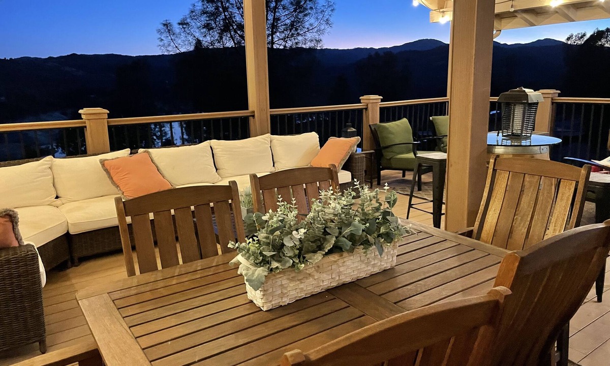 Oak Shores House | Lake Naci Rendezvous with Lake Views