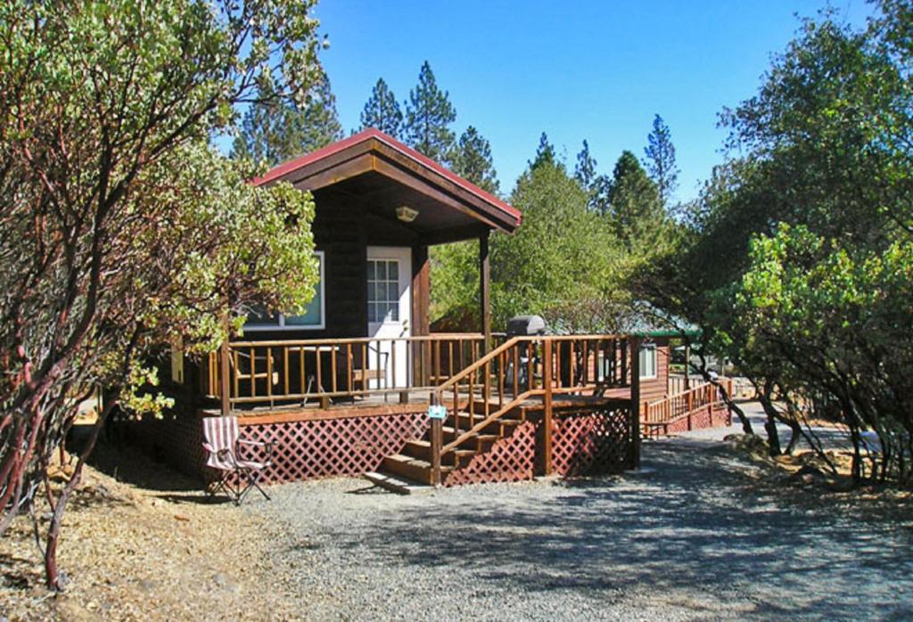 Oregon House Resort | Lake of the Springs Camping Resort Cabin 1