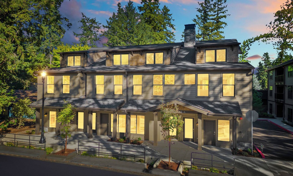 Walluga Apartment | Lake Oswego Quiet Ground Level Condo Private Entrance - Pet Friendly!