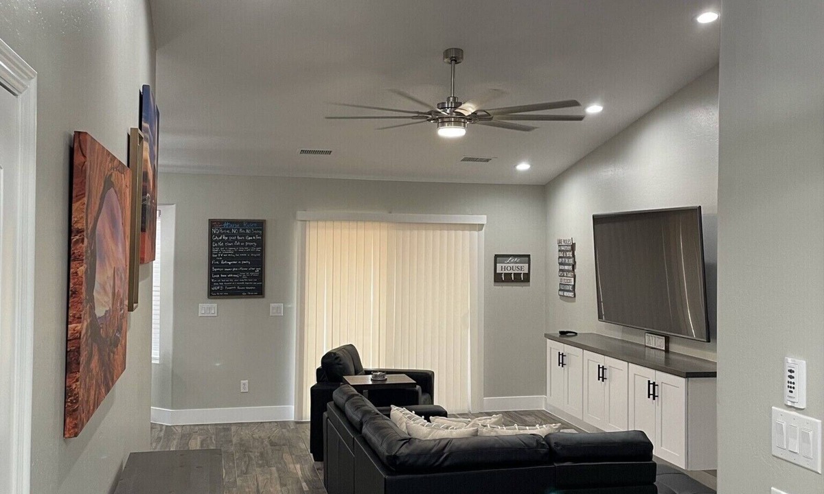 Page House | Lake Powell Modern Remodeled VRBO - 3BR, 2BA minutes to Lake and Restaurants!