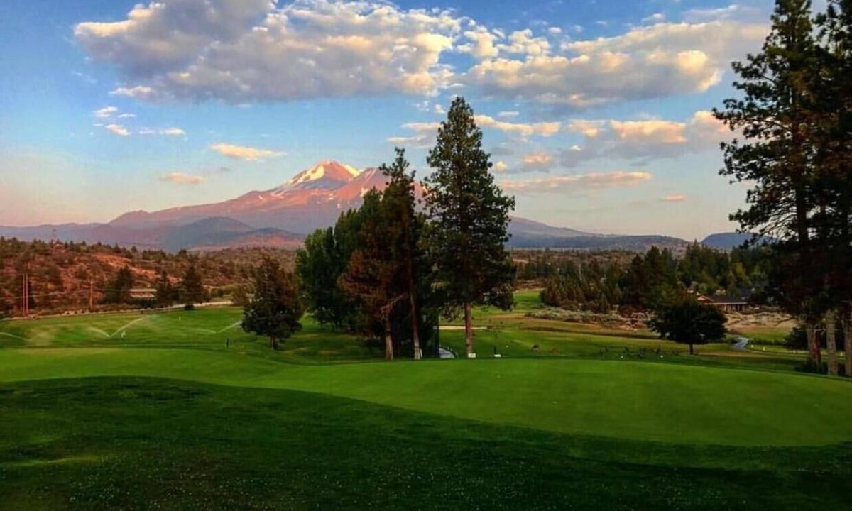 Weed Hotel | Lake Shastina Golf Resort
