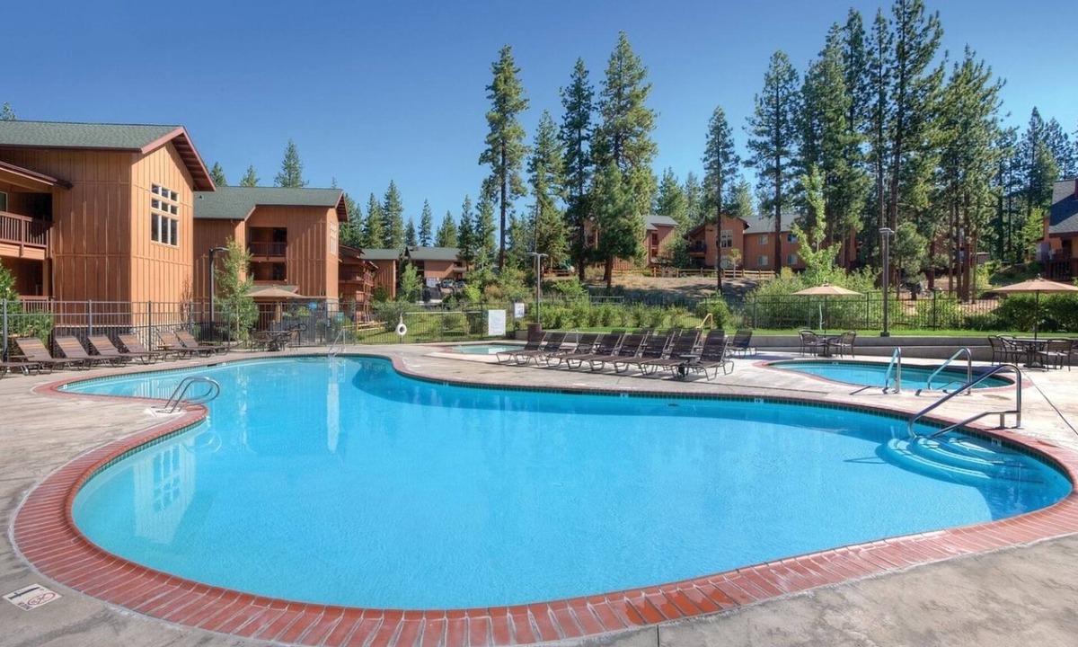 Elk Point Resort | Lake Tahoe | Alpine Group Retreat | Pool + Lake | 3BR Sleeps 8