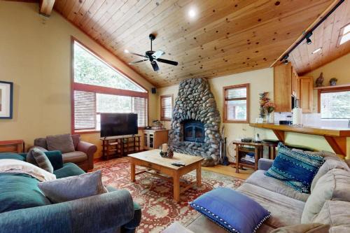 Comstock Acres House | Lake Tahoe Cabin with Hot Tub Private Studio & Yard - Near Resorts