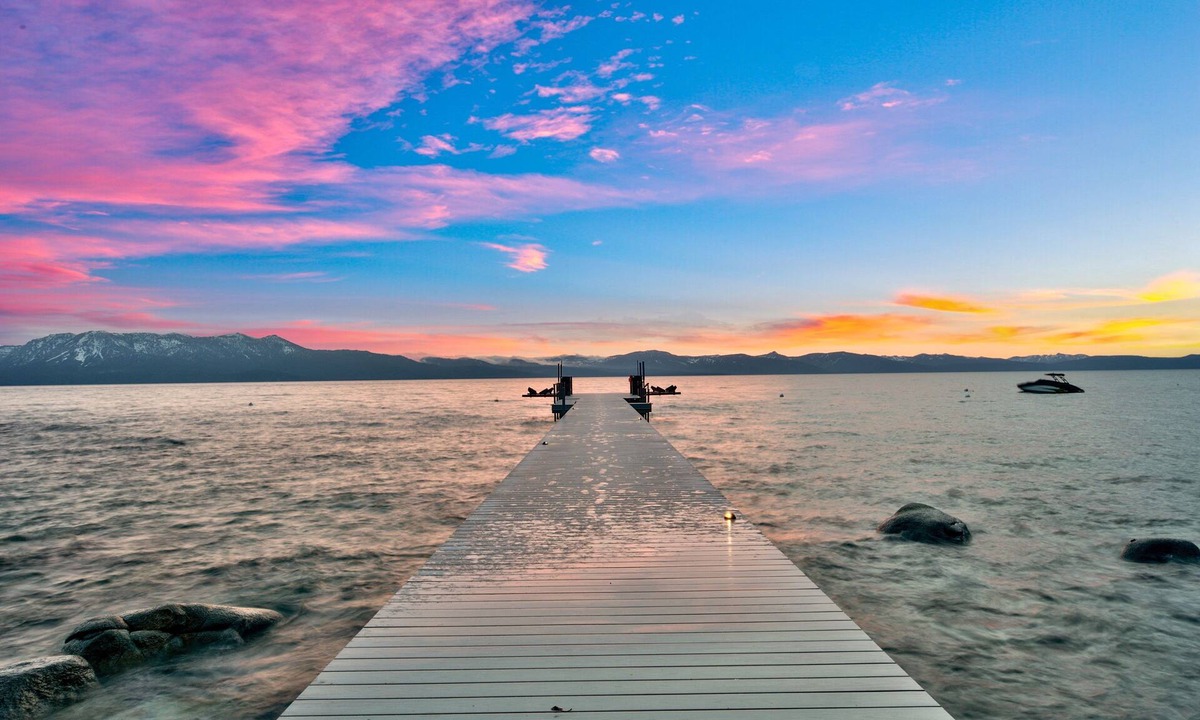 Skyland House | Lake Tahoe lakefront Home of the Stars Lx96