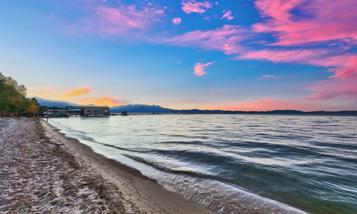 Bijou Park House | Lake Tahoe Luxury Lakefront Villa Private Beach luxe9