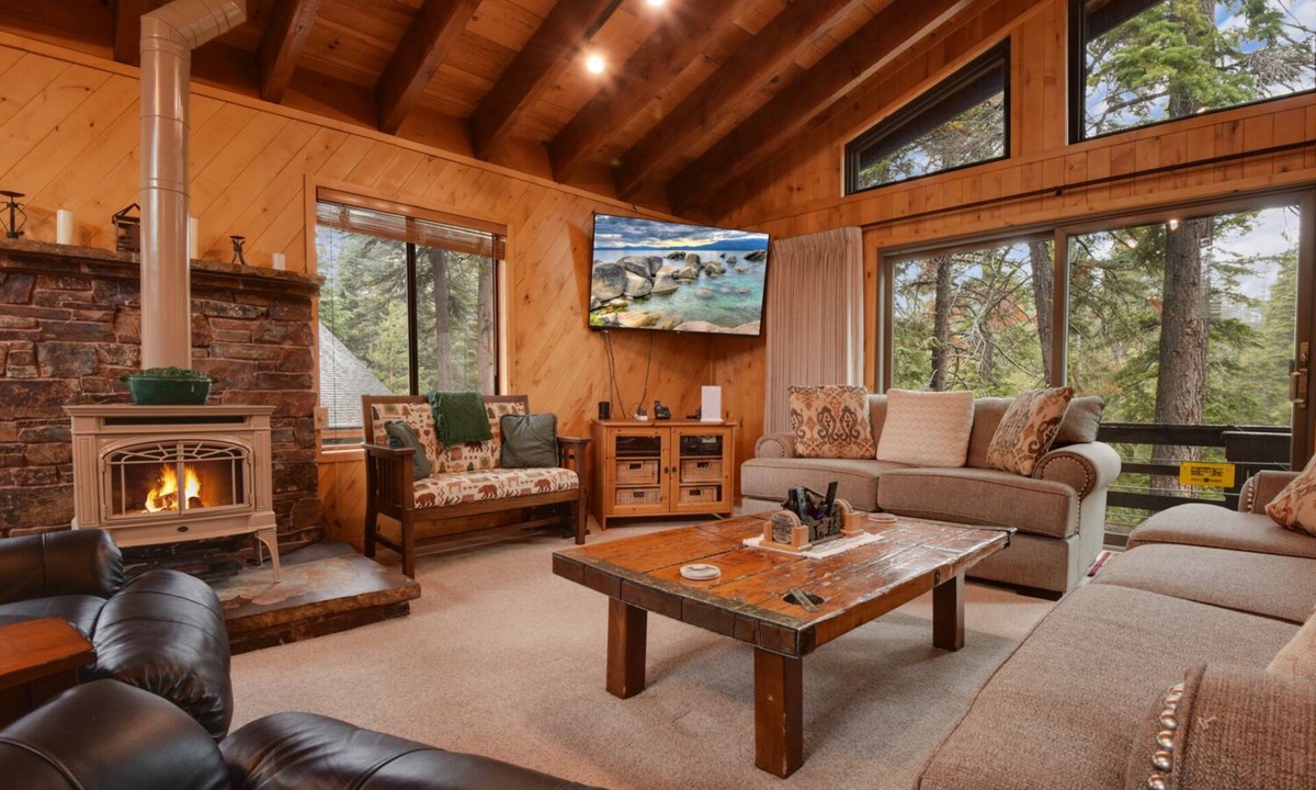 McKinney Estates House | Lake Tahoe Treasure! 4 BDR Under 10 Min to Beaches, Skiing, Dining & More