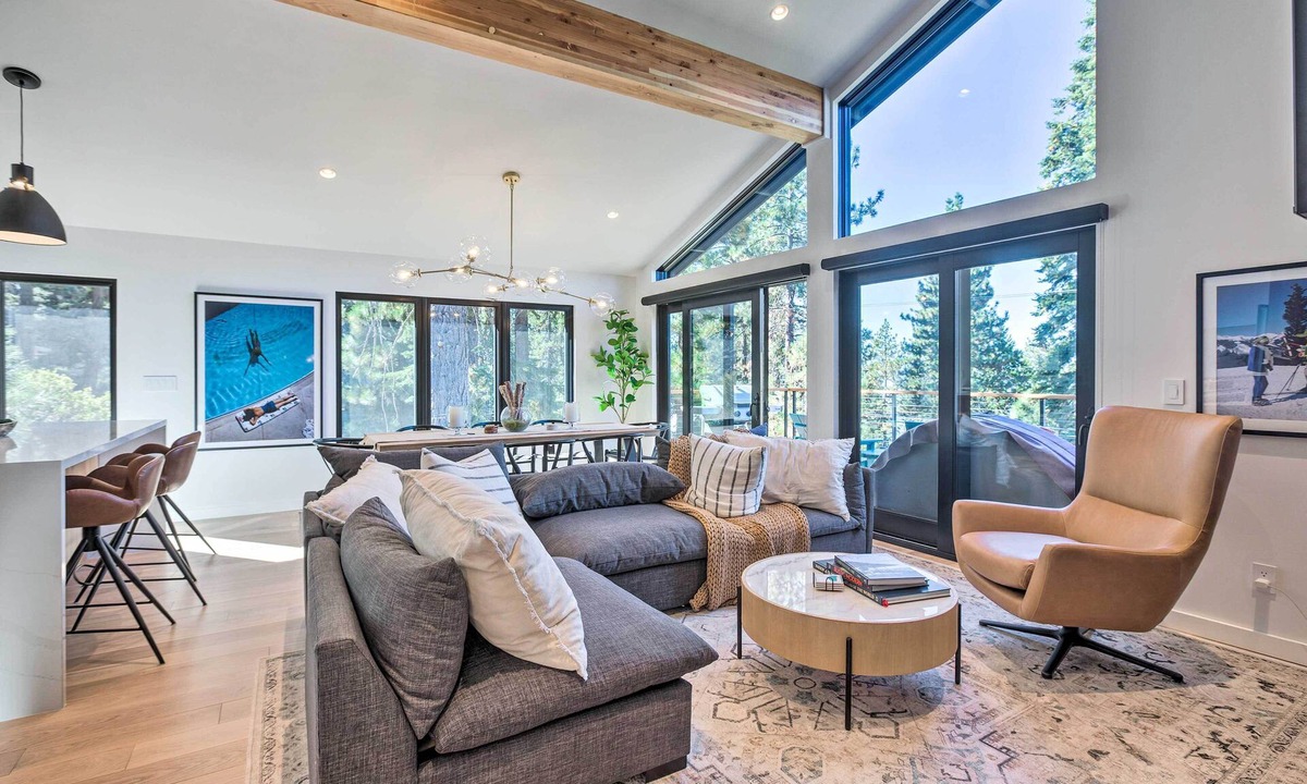 Kings Beach Cottage | Lake View & Hot Tub Walk to Speedboat Beach! 4BR