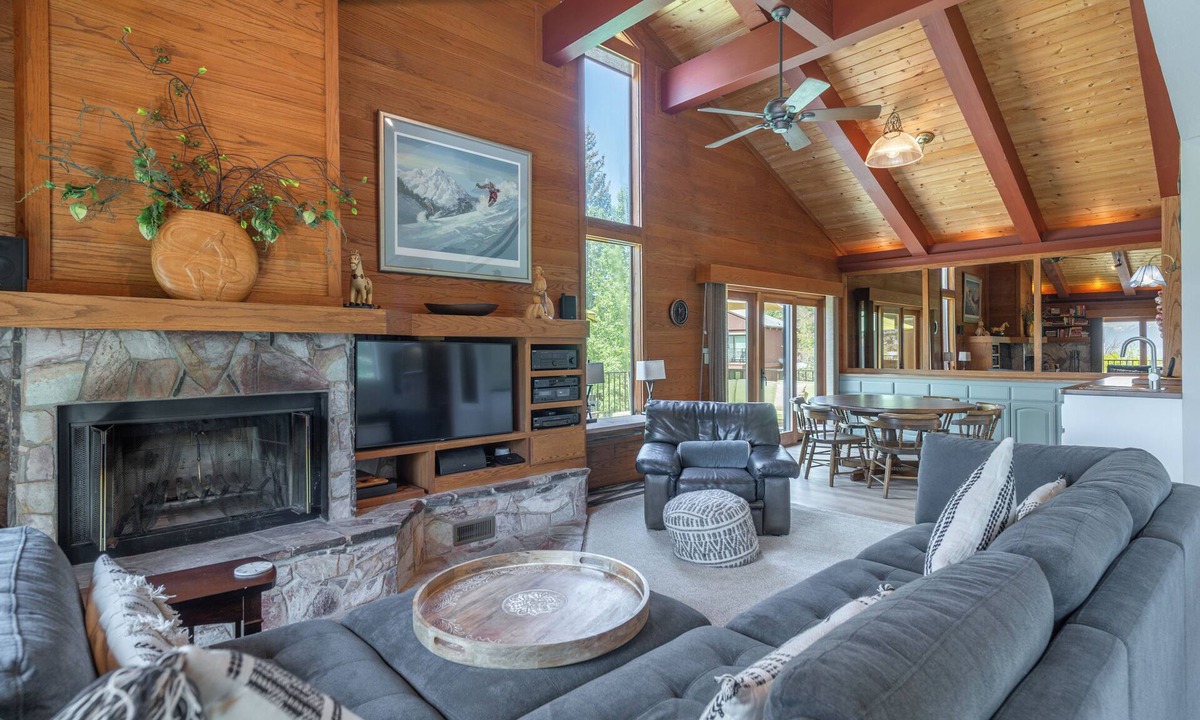 Lake Forest House | Lake View Townhome Just Steps from Lake Tahoe!