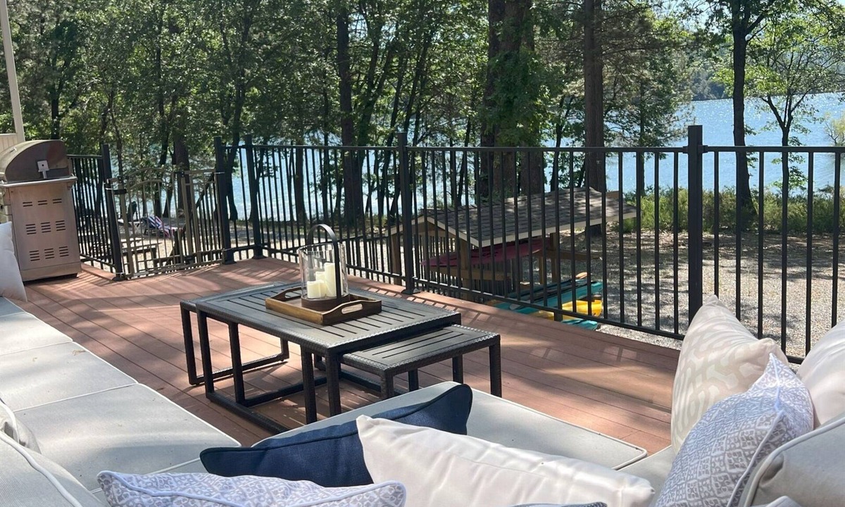 Lakehead House | Lakefront, 3300 Square Feet, 4 Bedrooms, Sleeps 12 - Shasta Lakeshore Retreat 20