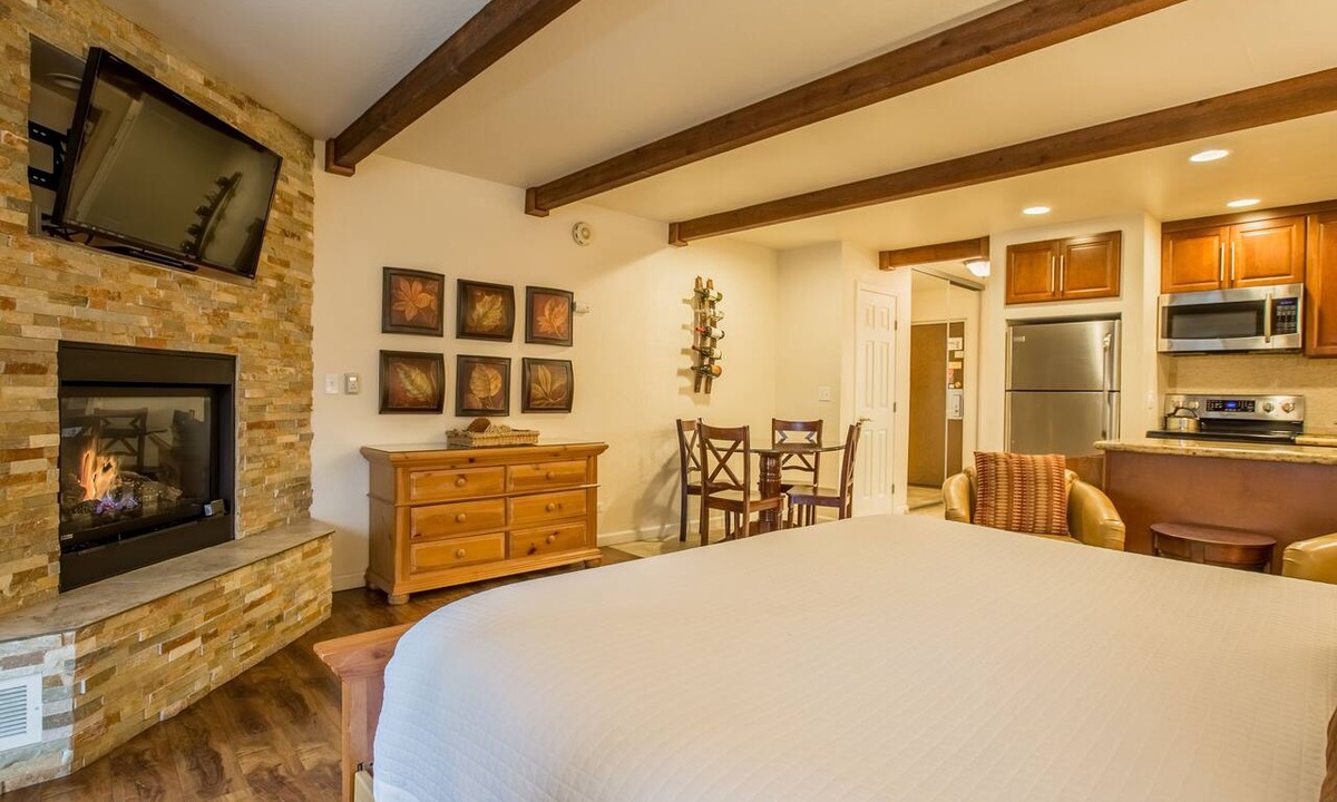 South Lake Tahoe Condo | Lakeland Village #109 - Honeymoon Studio