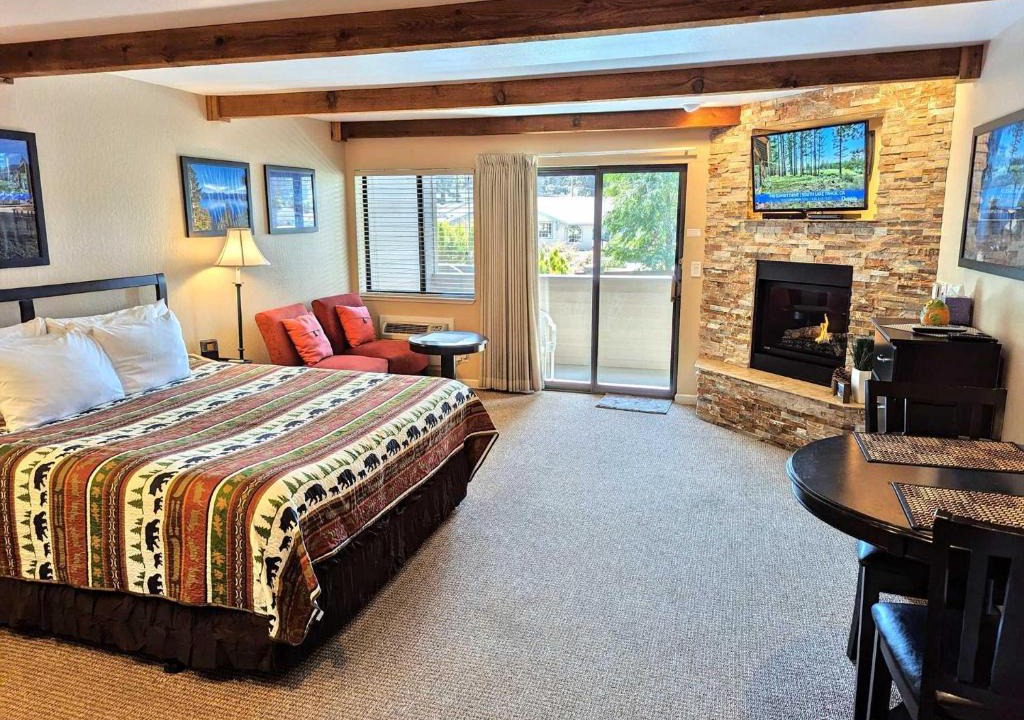 South Lake Tahoe Apartment | Lakeland Village #110