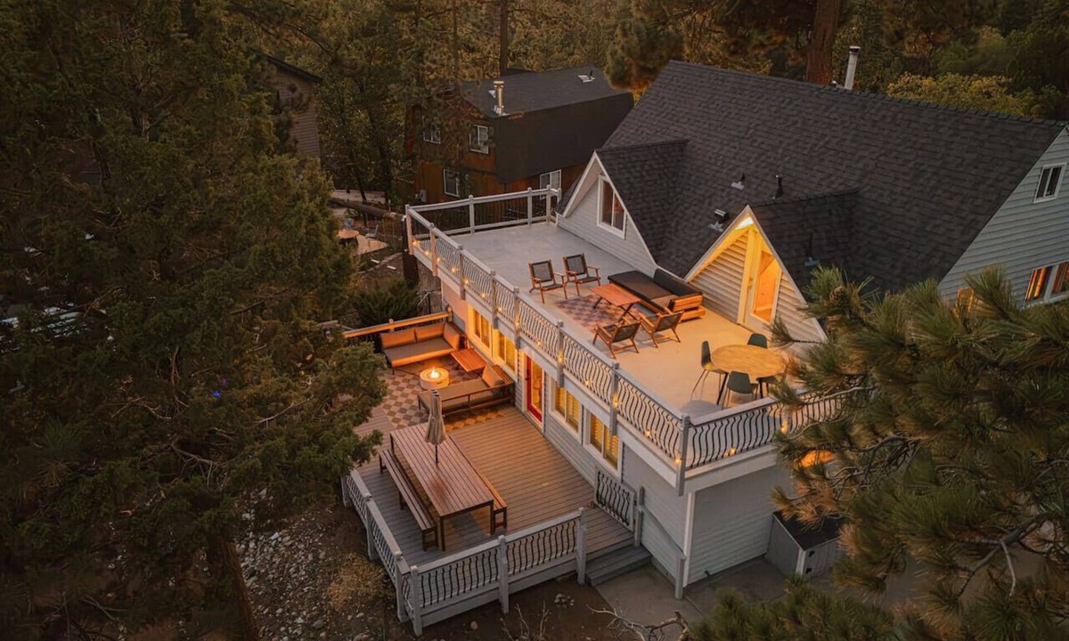 Fawnskin Cabin | Lakeside Lodge - Deck Views, Golf, Basketball, Spa