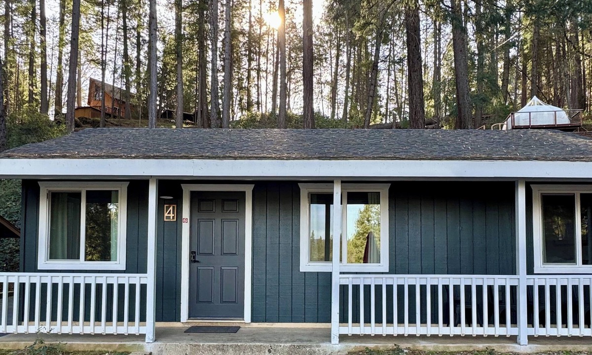 Cedar Ridge Cabin | Lakeview Country Cabin ~ 2 Bdrm