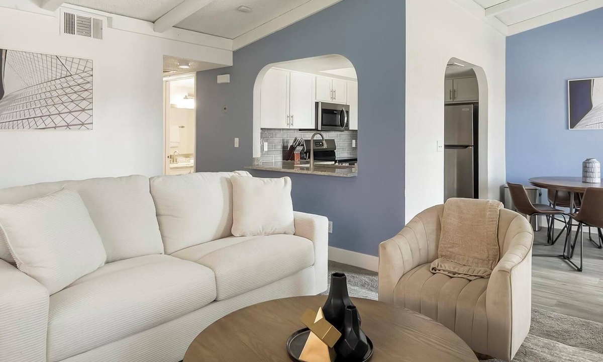 Paradise Apartment | Landing | Modern 2BD, Courtyard