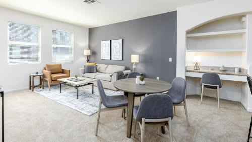 Mission Valley West Apartment | Landing Modern Apartment with Amazing Amenities (ID5499X01)