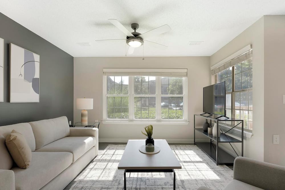 Coronado Apartment | Landing | Spectacular 1BD, Pool, Clubhouse
