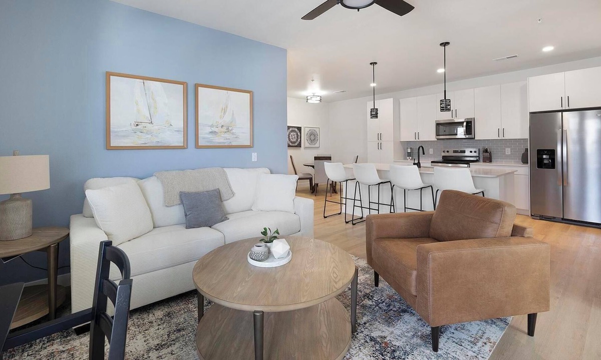 Casa Grande Apartment | Landing | Stylish 2BD, Clubhouse, Gym