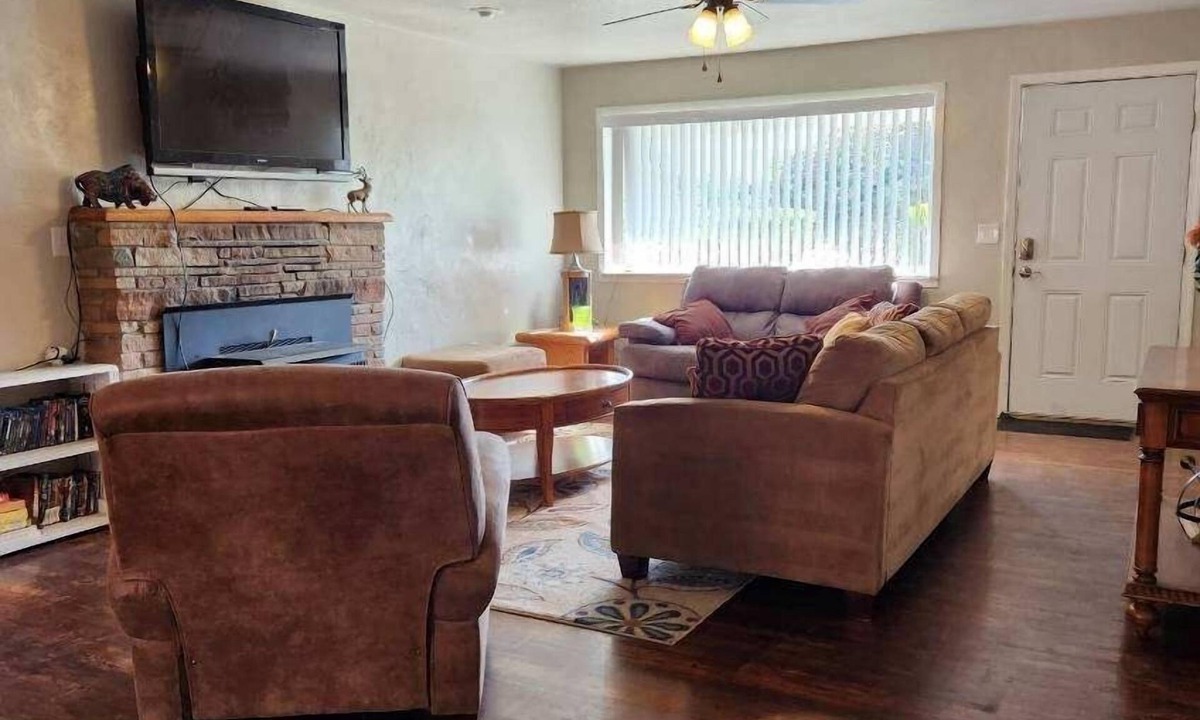 Enterprise House | Large 5 bedroom house South Redding, great location,