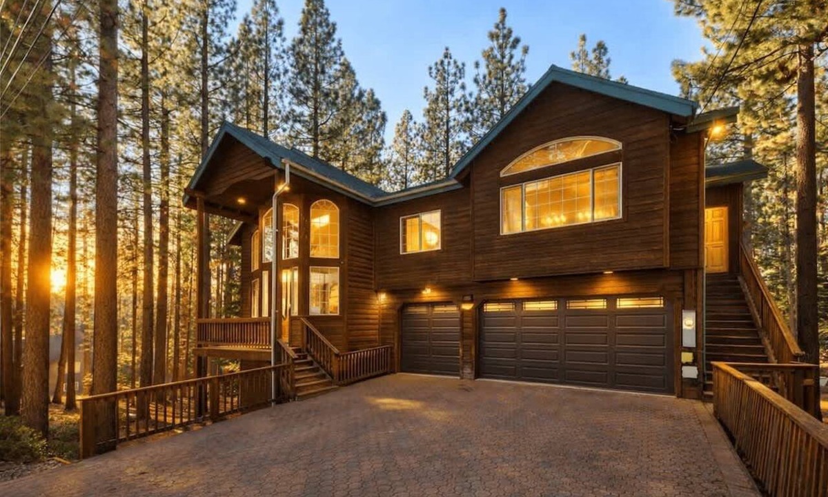 Montgomery Estates Cabin | Large 7BR+Bonus Room, Games, Near Lake, 13 Beds