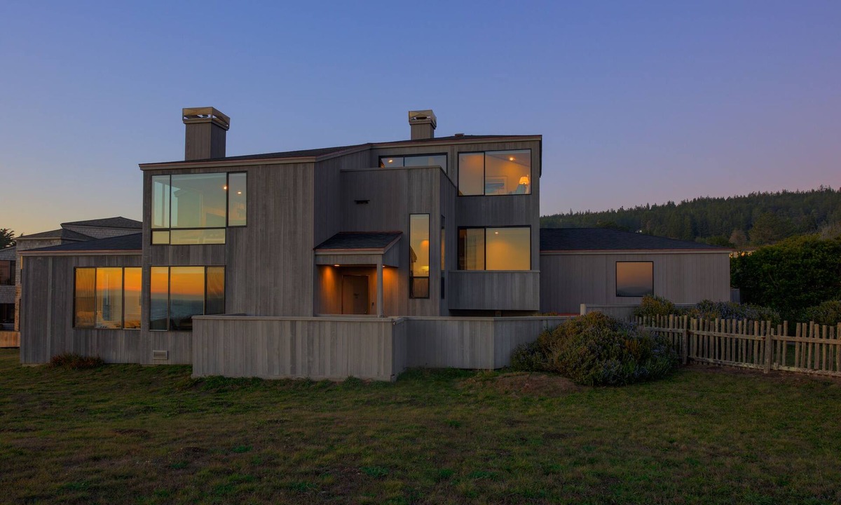 Sea Ranch House | Large Ocean Front home Dog Friendly located on Wild Iris