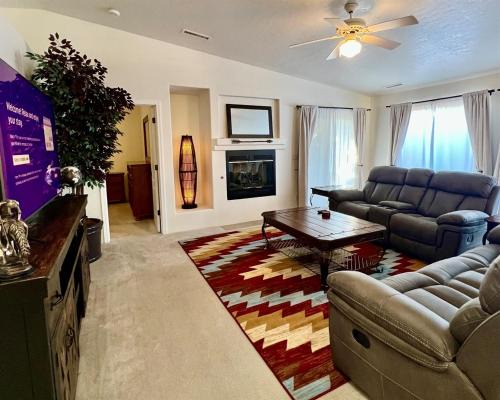 Prescott House | Large Prescott Home w3-car Garage Central & Quiet